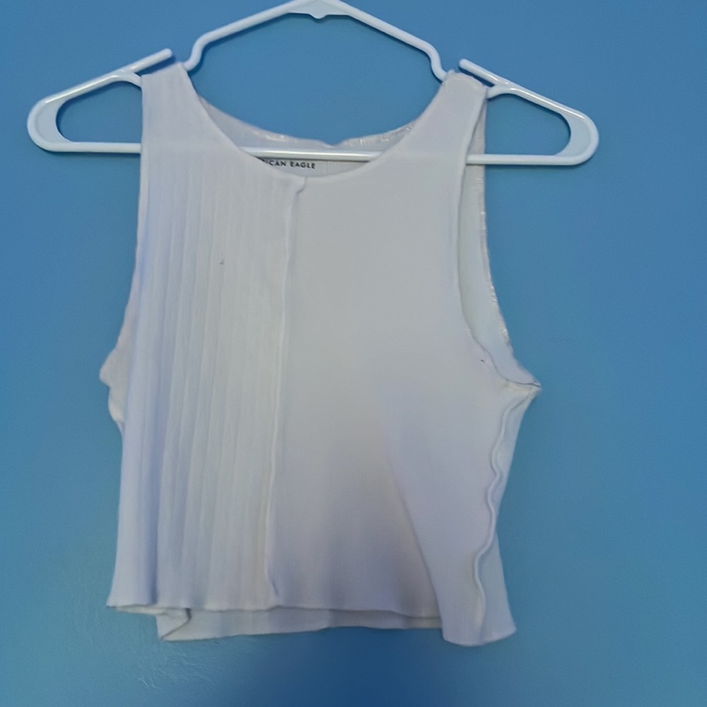 It has two textures on each side. No stain or marks. Not worn out.
